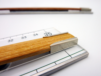ユニバーサル定規３５ｃｍ（Tapiro 2 Wood）,UniversalRuler,カルトナージュ,カルトン,ずれないカッティング定規,滑らないカッティング定規・Non-slip cutting ruler